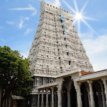 Thiruchendur Stayz Vairavel Residency Tiruchchendūr Kültér fotó