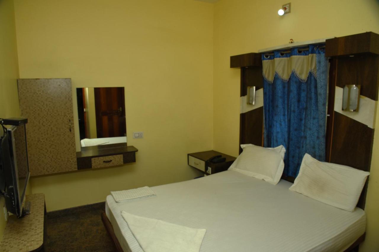 Thiruchendur Stayz Vairavel Residency Tiruchchendūr Kültér fotó