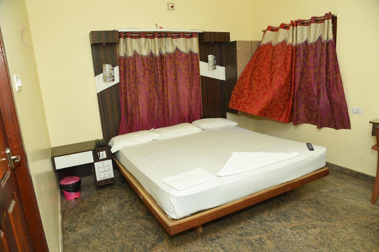 Thiruchendur Stayz Vairavel Residency Tiruchchendūr Kültér fotó